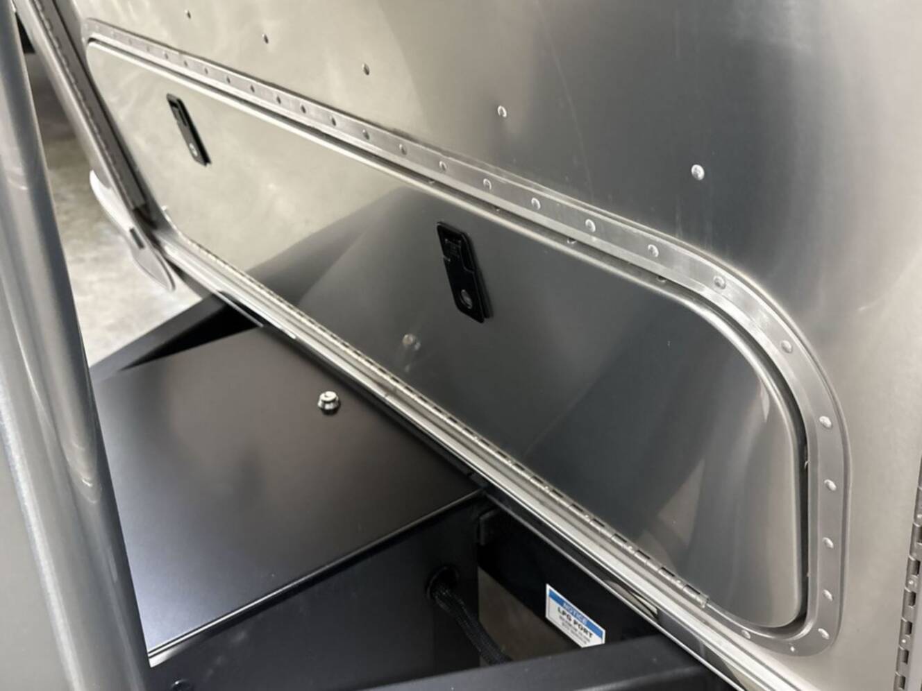 A photo of this 2026 Airstream Flying Cloud 27FB