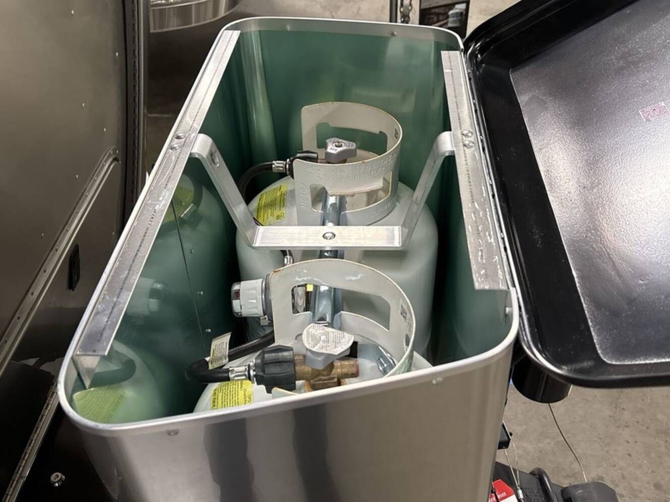 A photo of this 2026 Airstream Flying Cloud 27FB