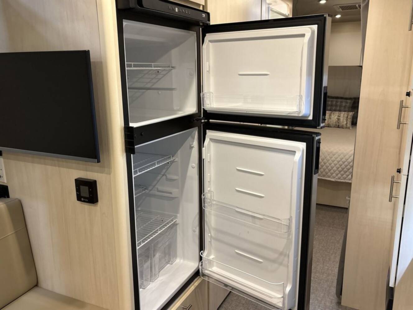A photo of this 2026 Airstream Flying Cloud 27FB
