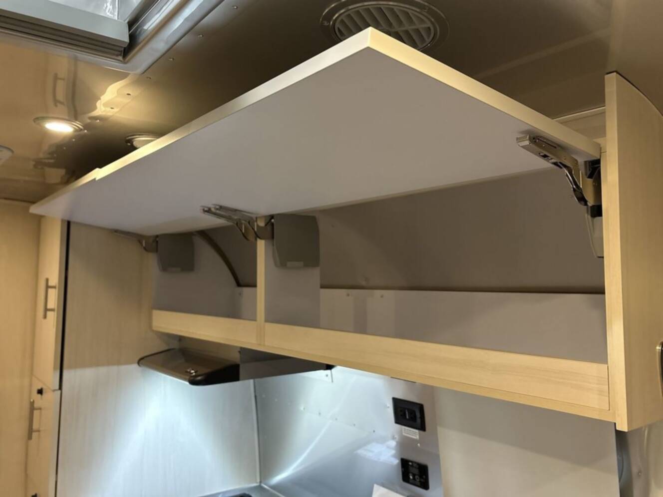 A photo of this 2026 Airstream Flying Cloud 27FB