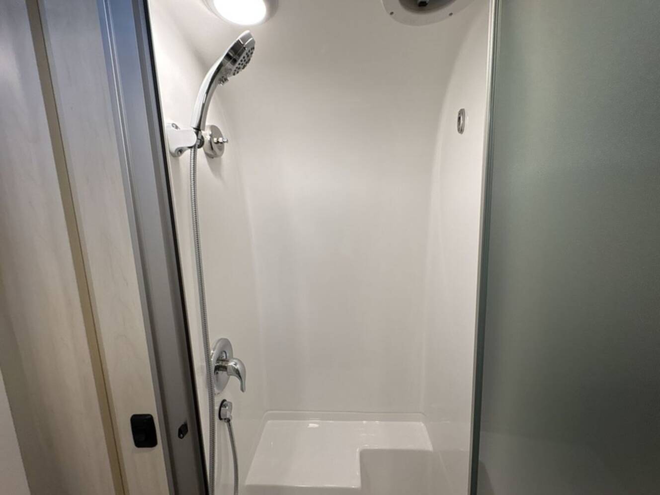 A photo of this 2026 Airstream Flying Cloud 27FB