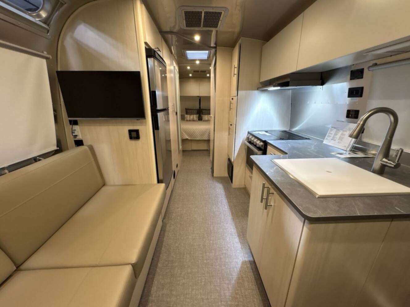 A photo of this 2026 Airstream Flying Cloud 27FB