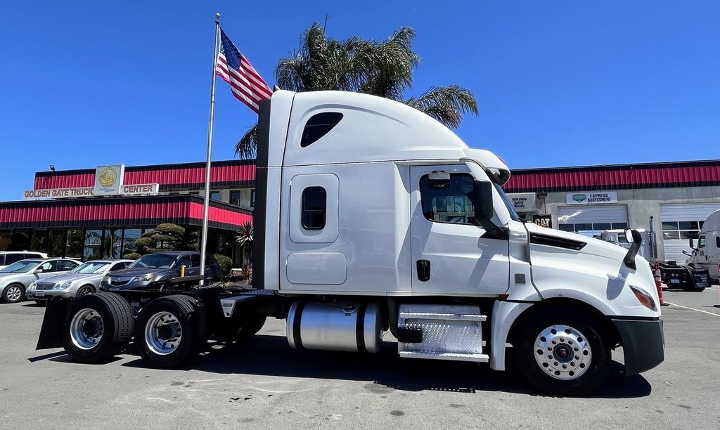 2021 FREIGHTLINER CASCADIA 126 in Oakland, CA