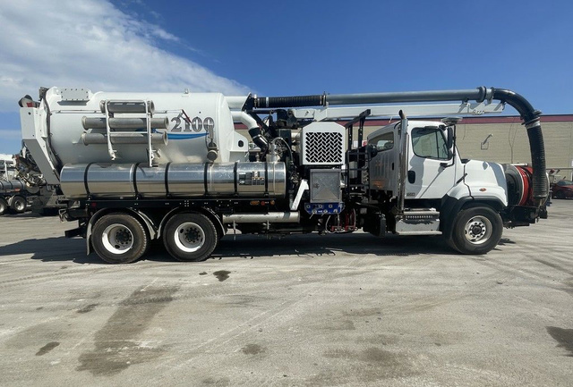2013 FREIGHTLINER 108 SD in Elmhurst, IL
