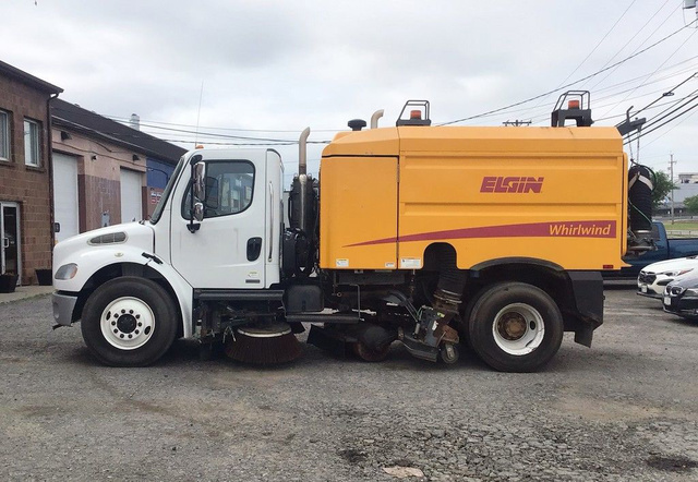 2016 FREIGHTLINER BUSINESS CLASS M2 106 in Elmhurst, IL