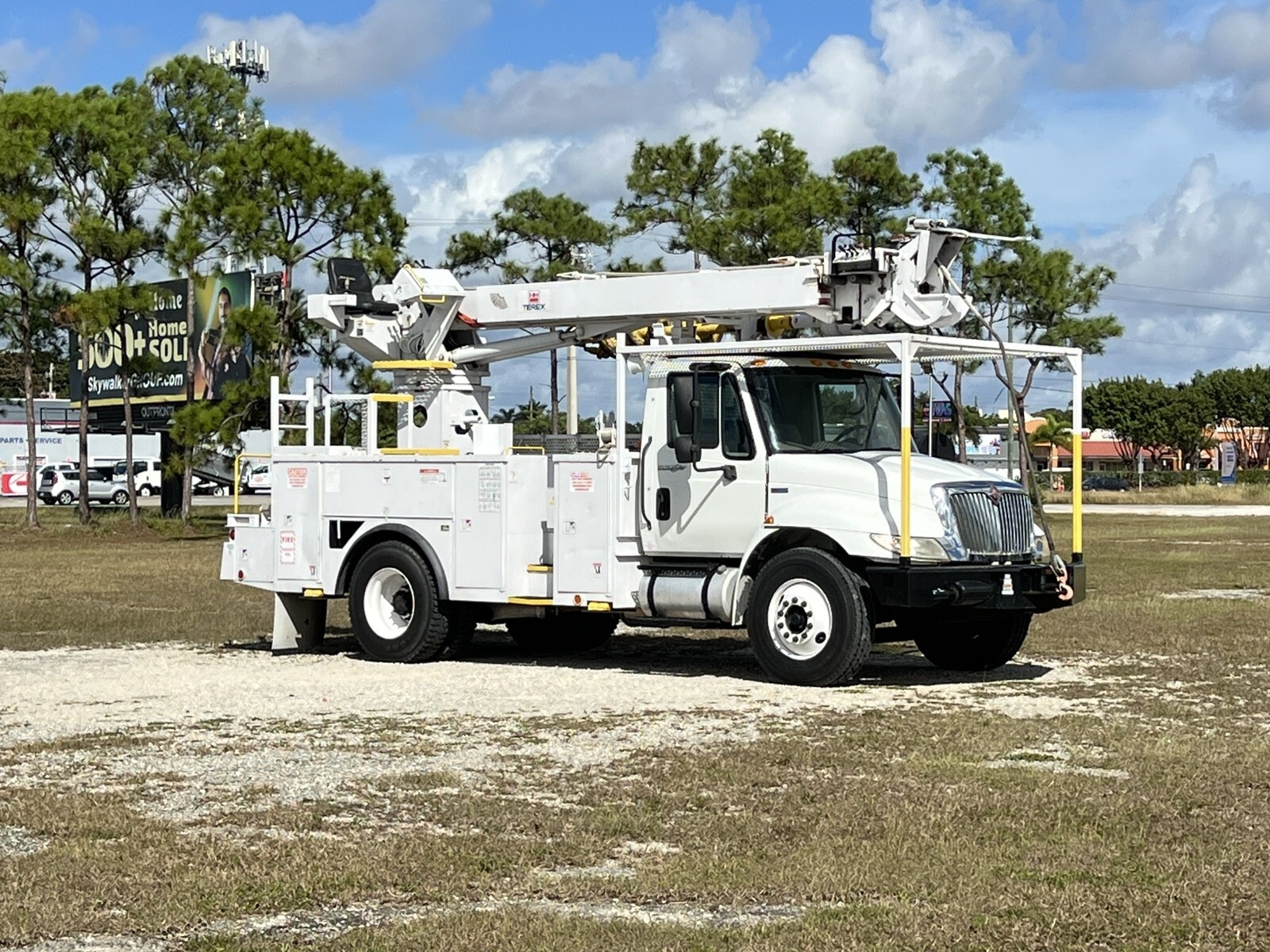 2012 INTERNATIONAL DuraStar 4300 in Homestead, FL