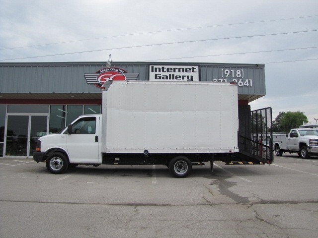 2013 CHEVROLET Express 3500 14' Box Van Landscapers Ramp in Collinsville, OK