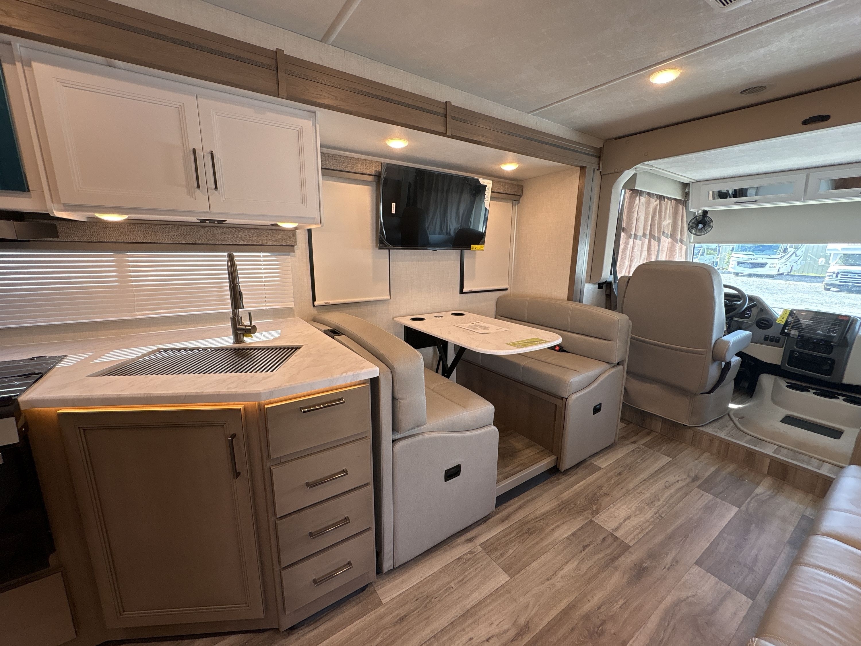 2027 Thor FREEDOM TRAVELER A32 in harrisburg PA