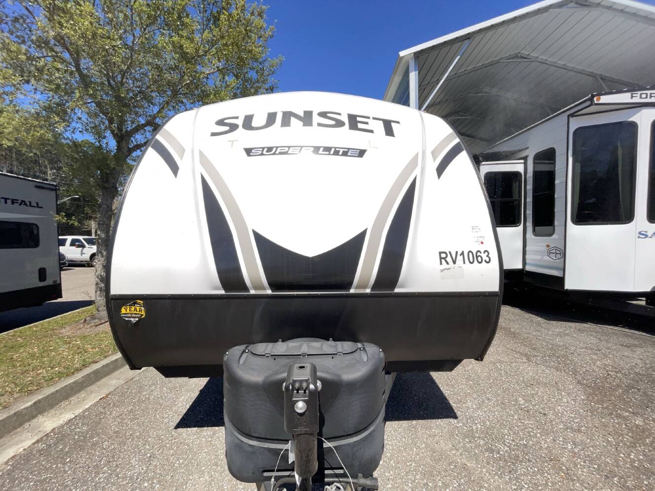 A photo of this 2023 Crossroads SUNSET TRAIL 242BH