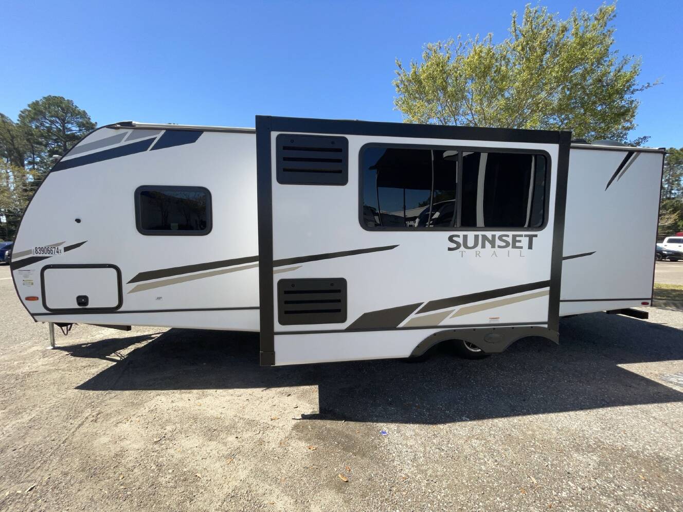 A photo of this 2023 Crossroads SUNSET TRAIL 242BH