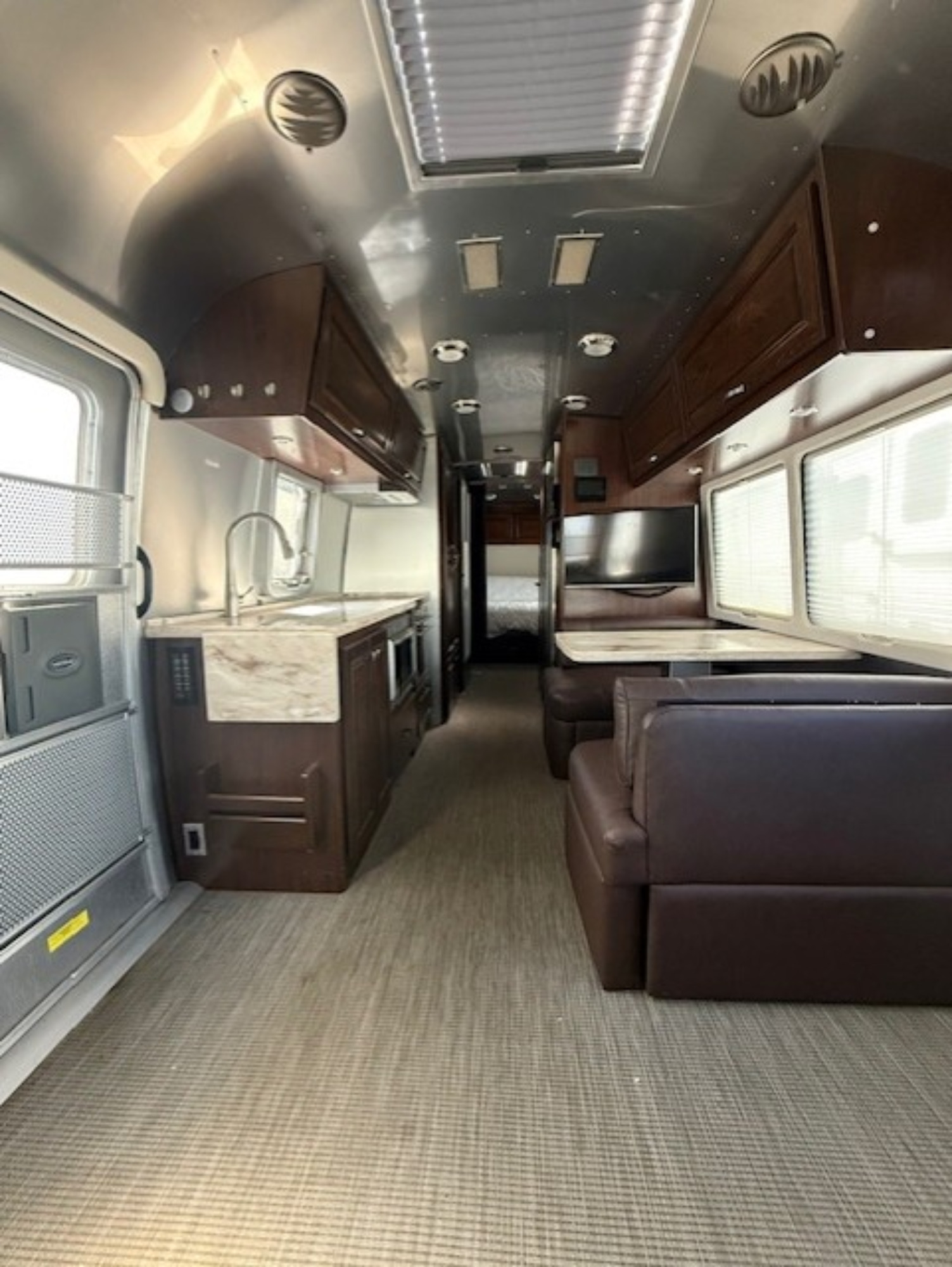 2018 Airstream CLASSIC 30RB QUEEN in berkley MA