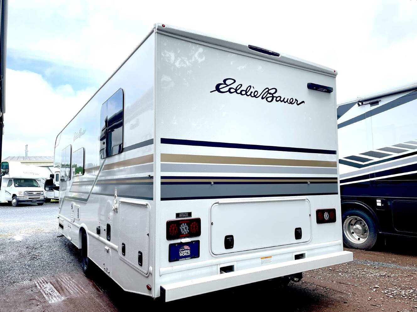 A photo of this 2027 Thor EDDIE BAUER 28EDF