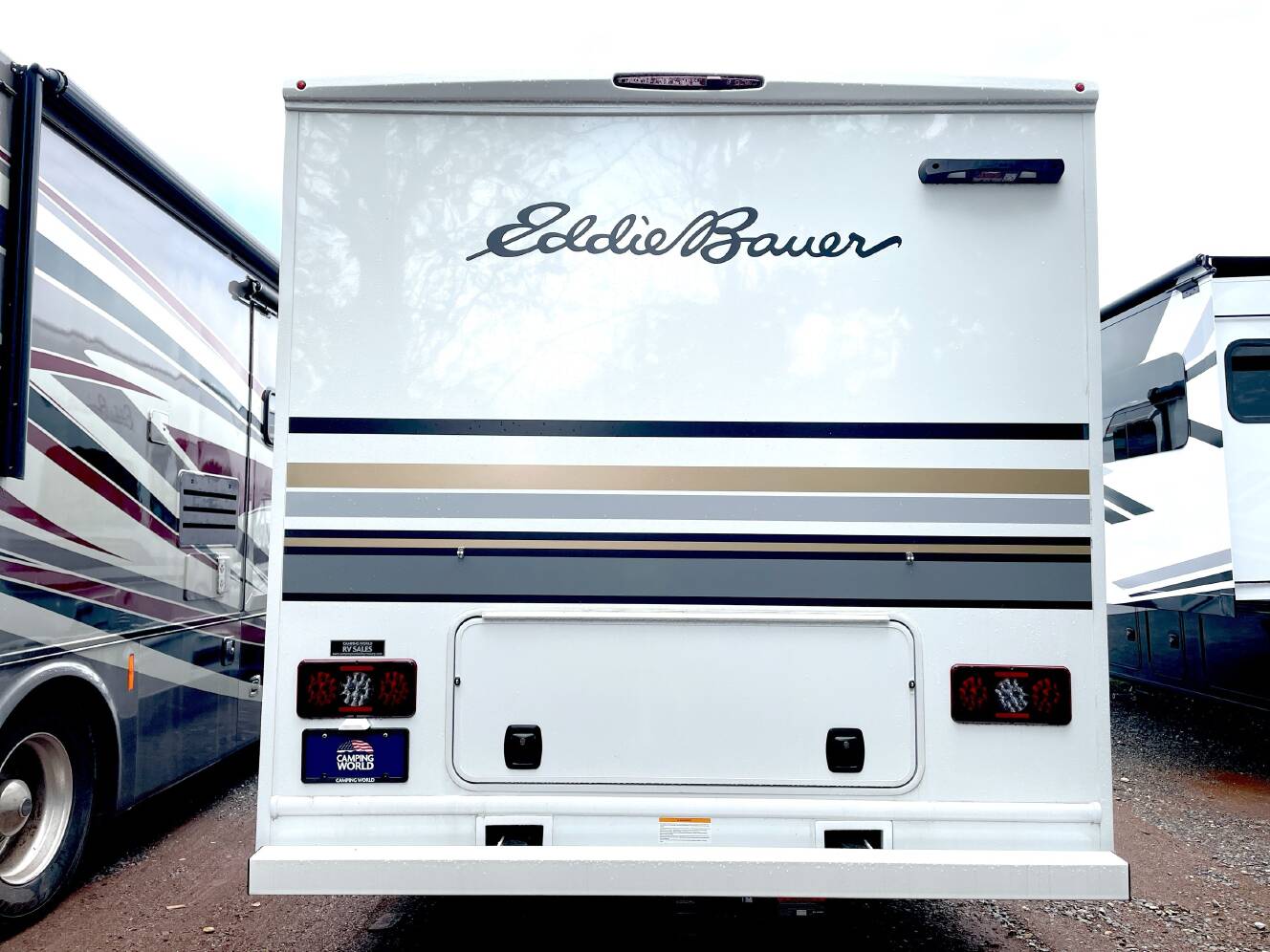 A photo of this 2027 Thor EDDIE BAUER 28EDF