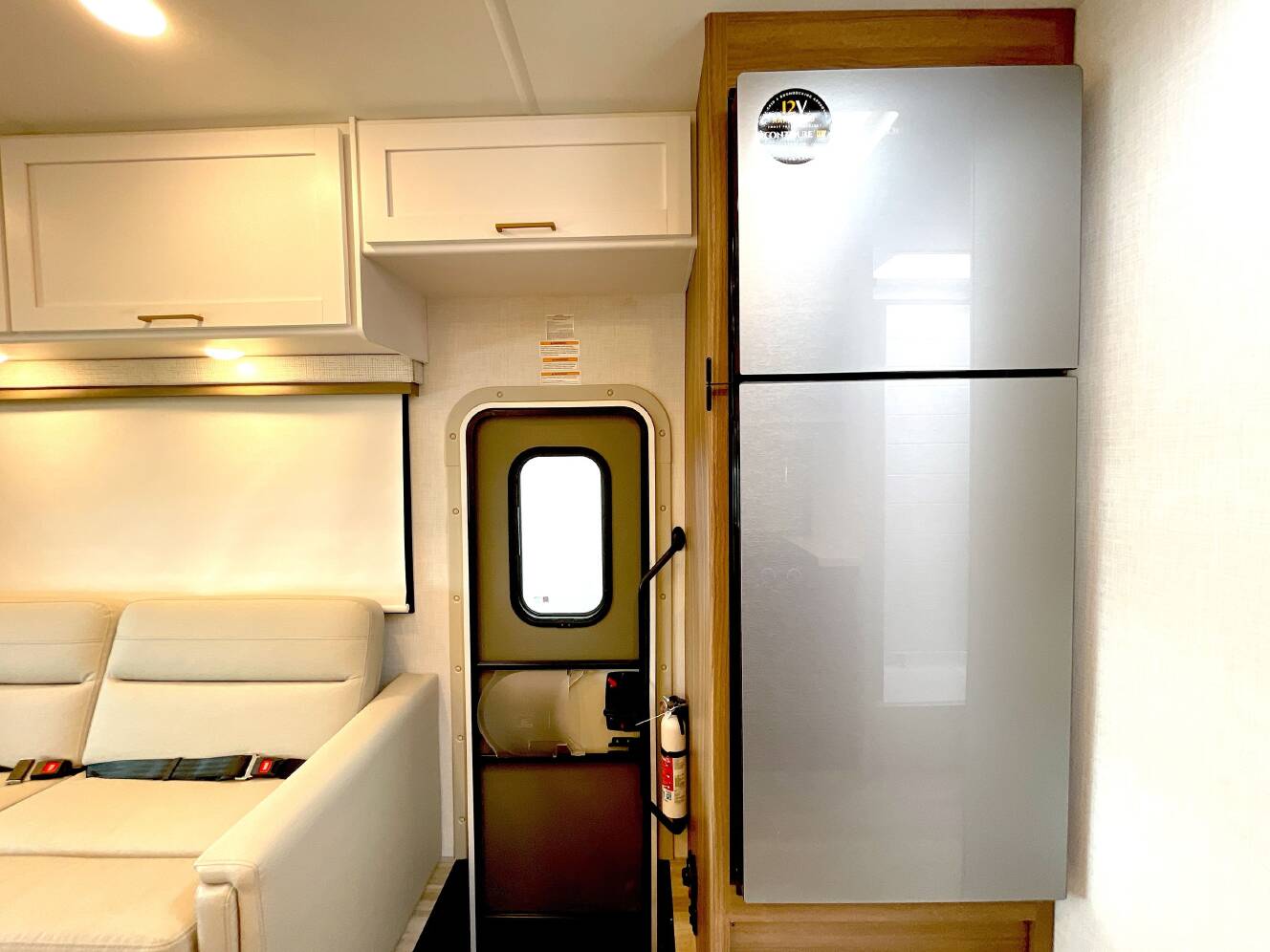 A photo of this 2027 Thor EDDIE BAUER 28EDF