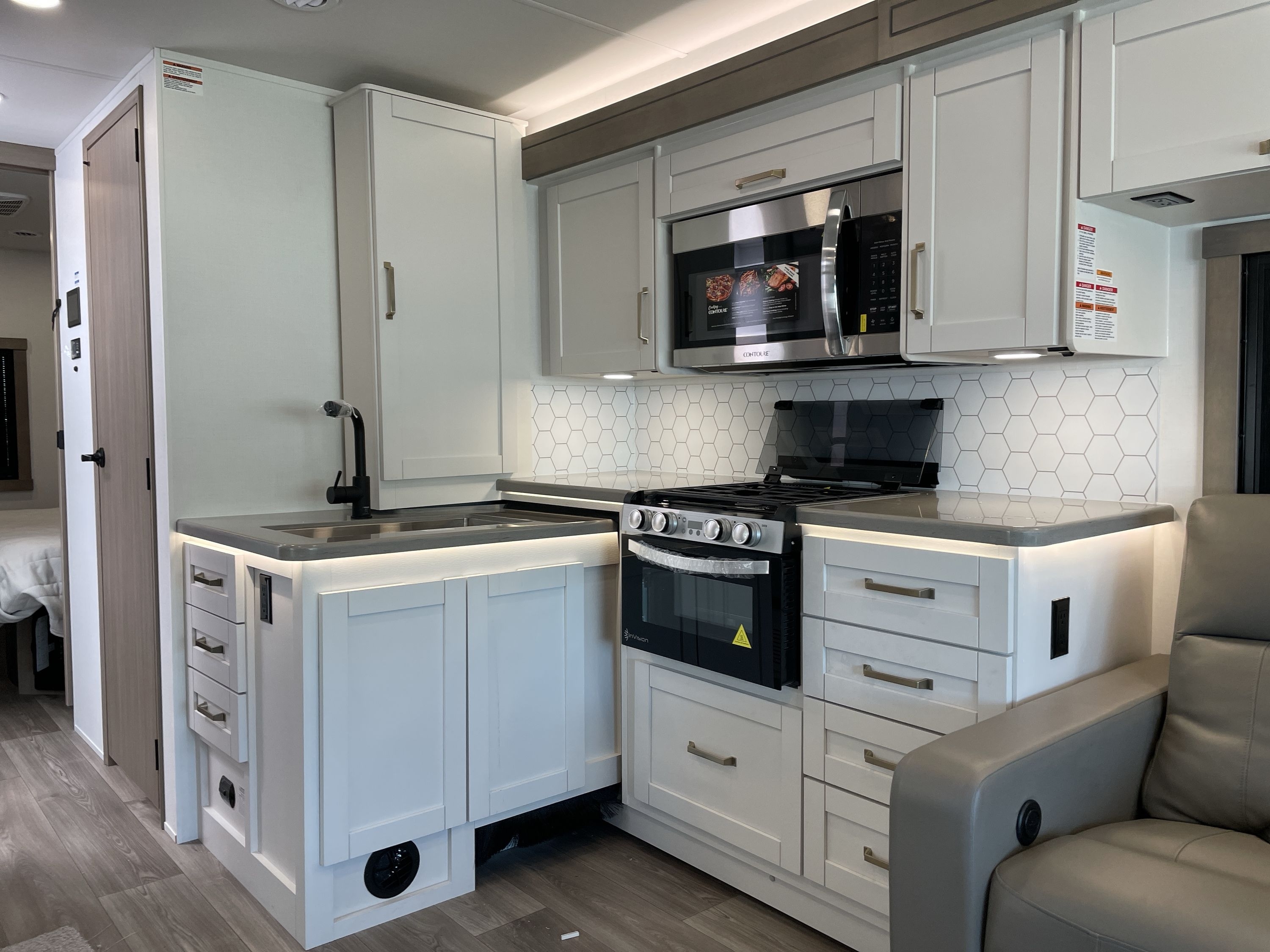 2027 Jayco PRECEPT 31UL in golden CO