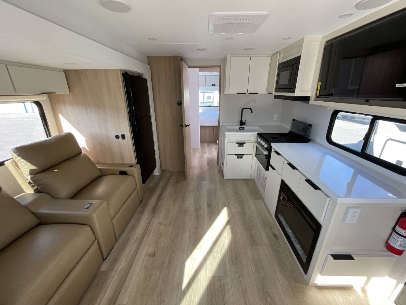 A photo of this 2026 Winnebago THRIVE 25RLS