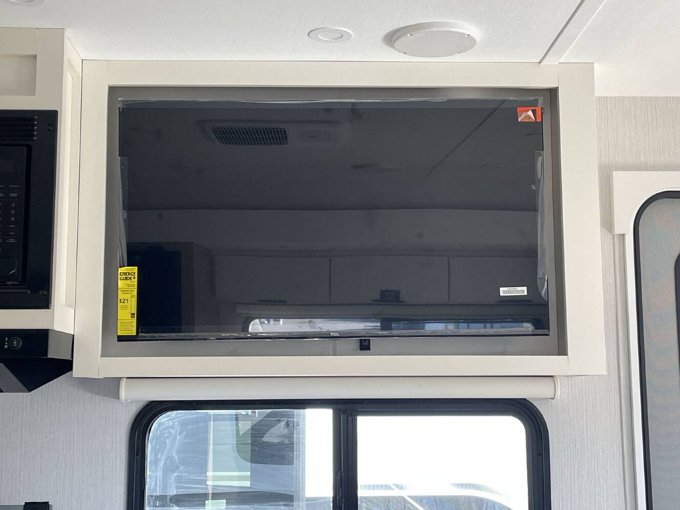 A photo of this 2026 Winnebago THRIVE 25RLS