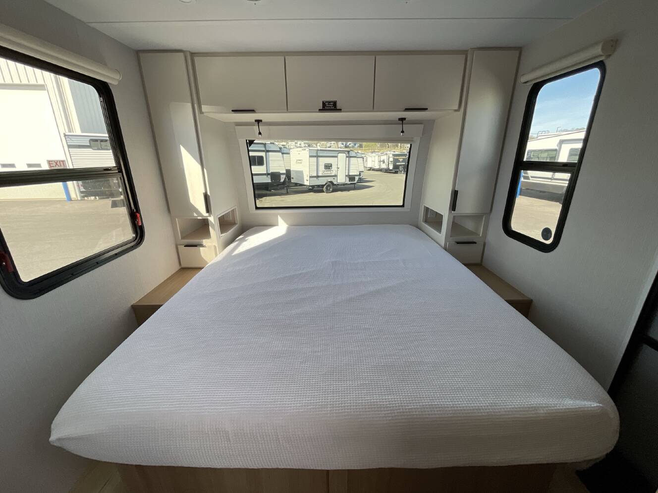 A photo of this 2026 Winnebago THRIVE 25RLS
