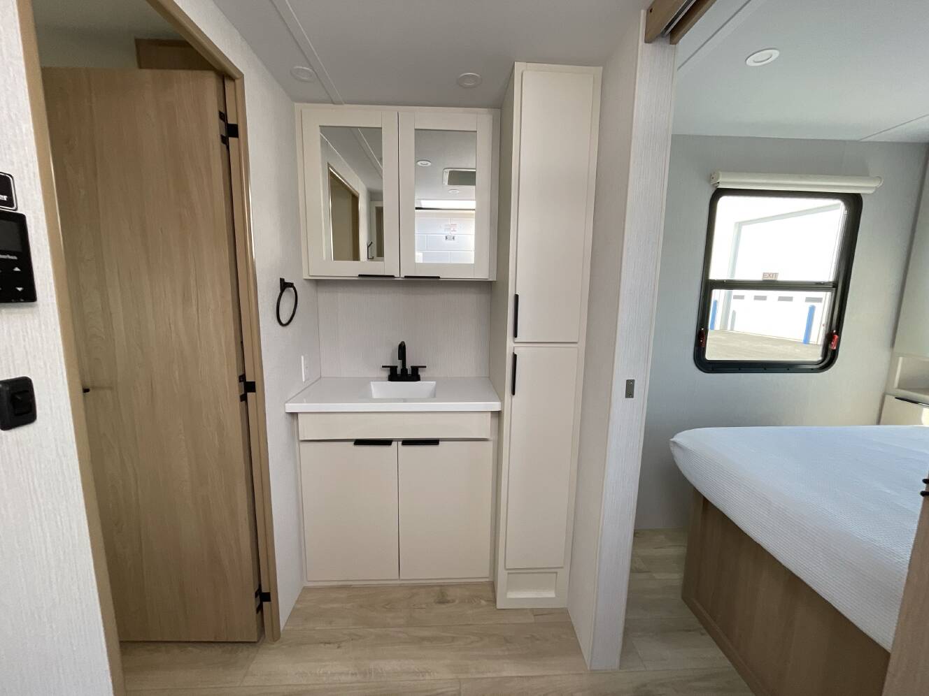 A photo of this 2026 Winnebago THRIVE 25RLS