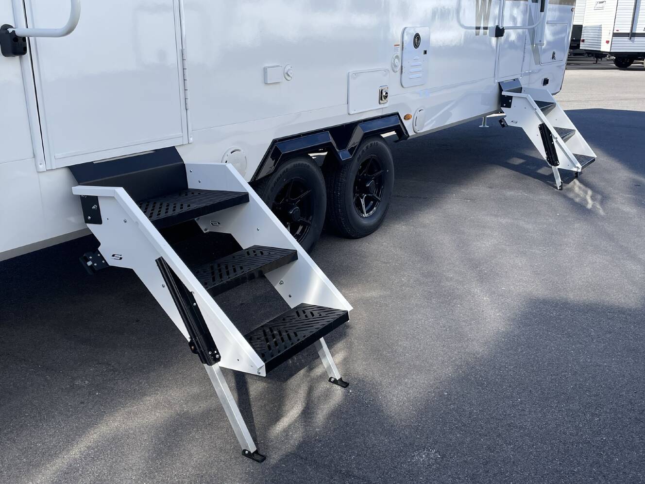 A photo of this 2026 Winnebago THRIVE 25RLS
