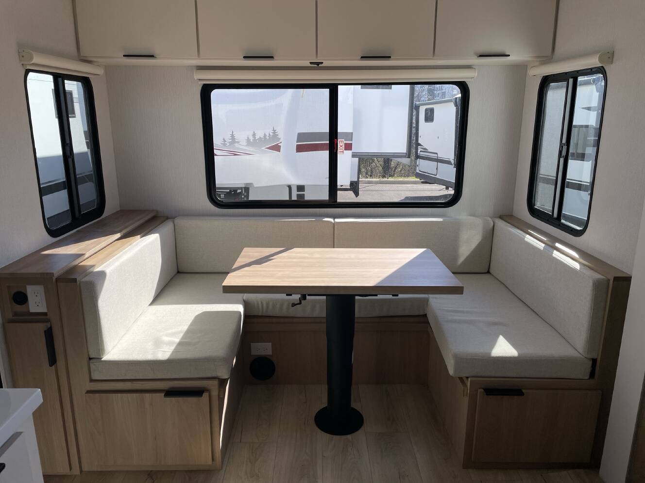 A photo of this 2026 Winnebago THRIVE 25RLS