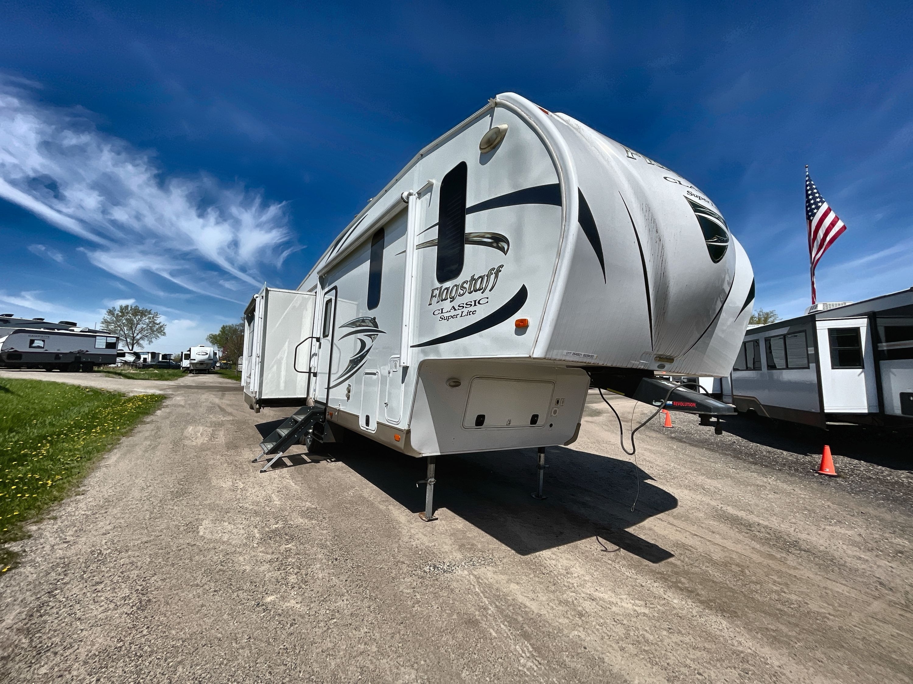 2017 Forest River FLAGSTAFF CLASSIC SUPER LITE 8529IKBS in hugo MN