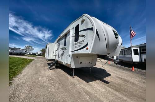 2017 Forest River FLAGSTAFF CLASSIC SUPER LITE 8529IKBS in hugo MN