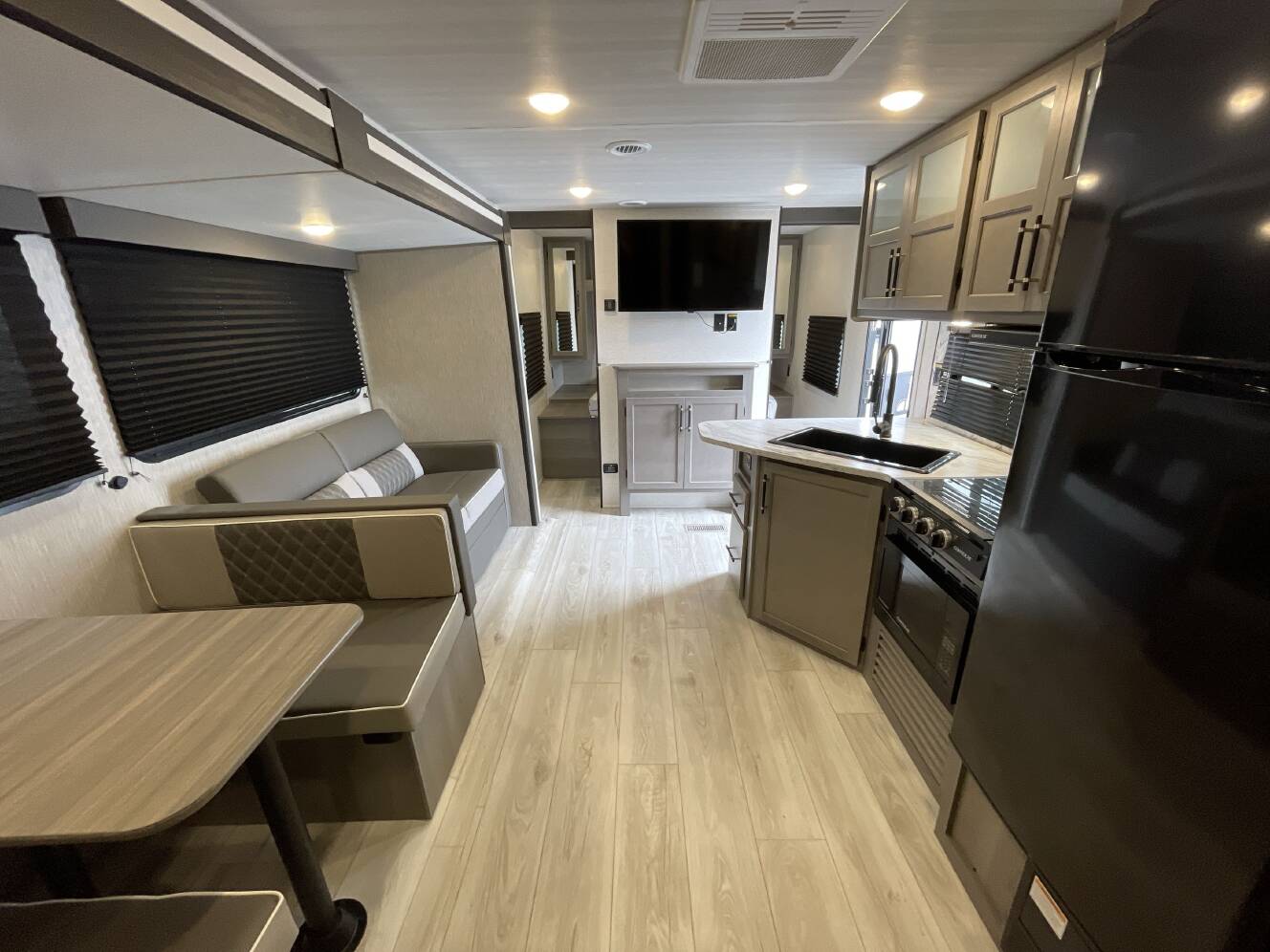A photo of this 2025 Keystone HIDEOUT SPORT 261BH