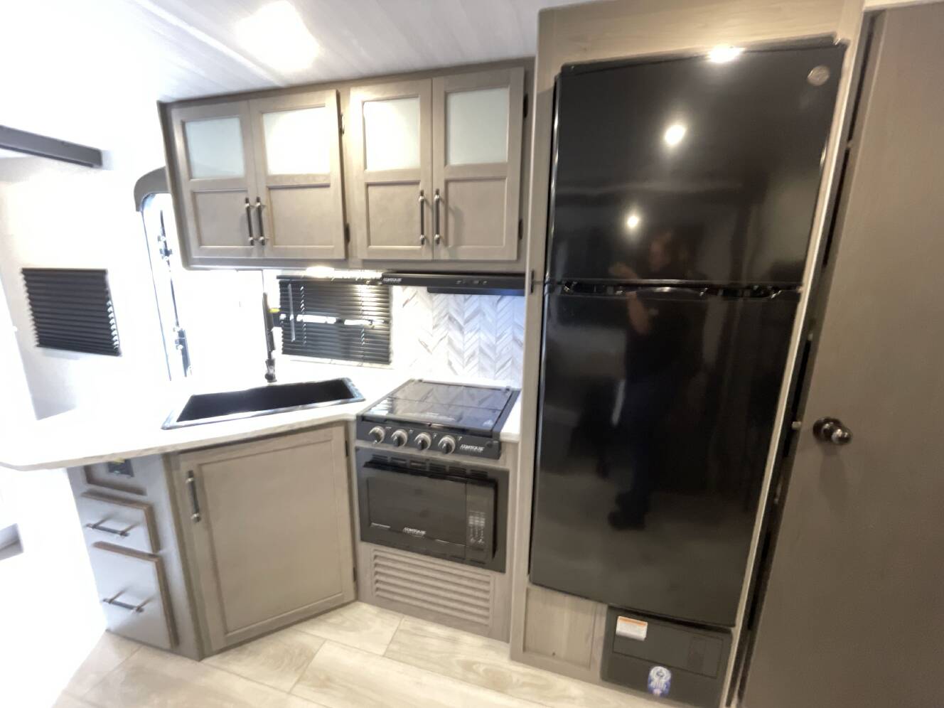 A photo of this 2025 Keystone HIDEOUT SPORT 261BH
