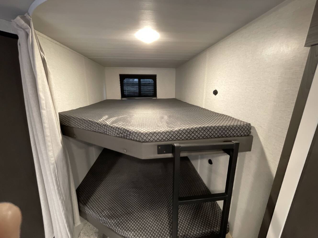 A photo of this 2025 Keystone HIDEOUT SPORT 261BH