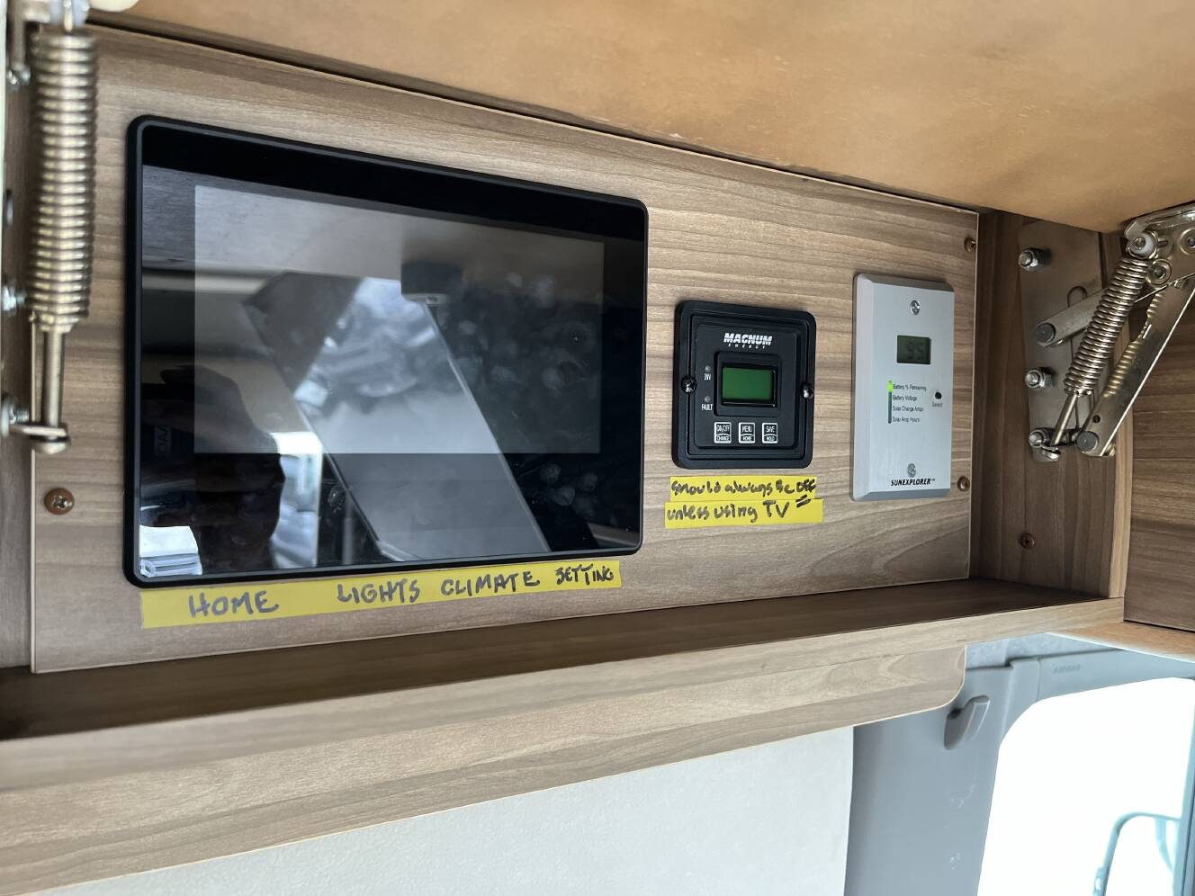 A photo of this 2018 Airstream INTERSTATE TOMMY BAHAMA EDITION LOUNGE