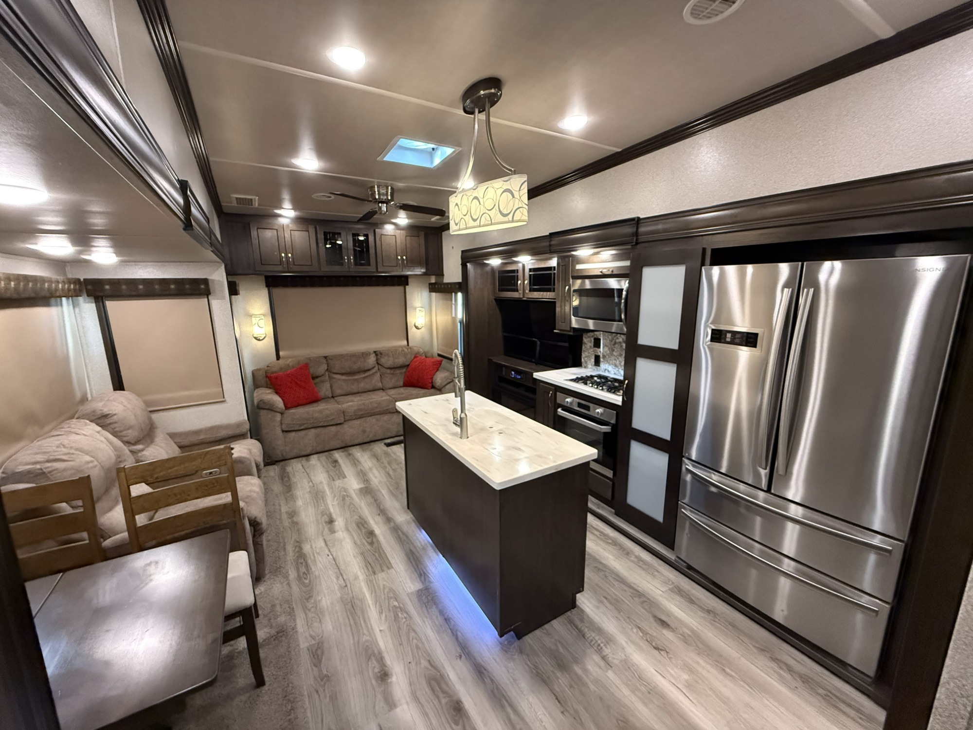 2020 Forest River CEDAR CREEK SILVERBACK 37MBH in hanover PA