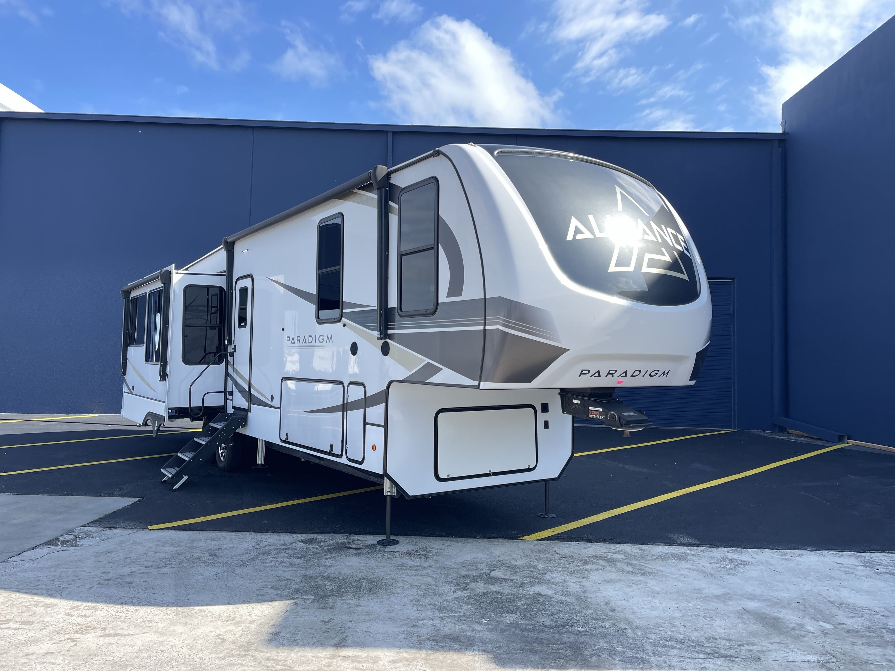 2023 Alliance PARADIGM 340RL in katy TX