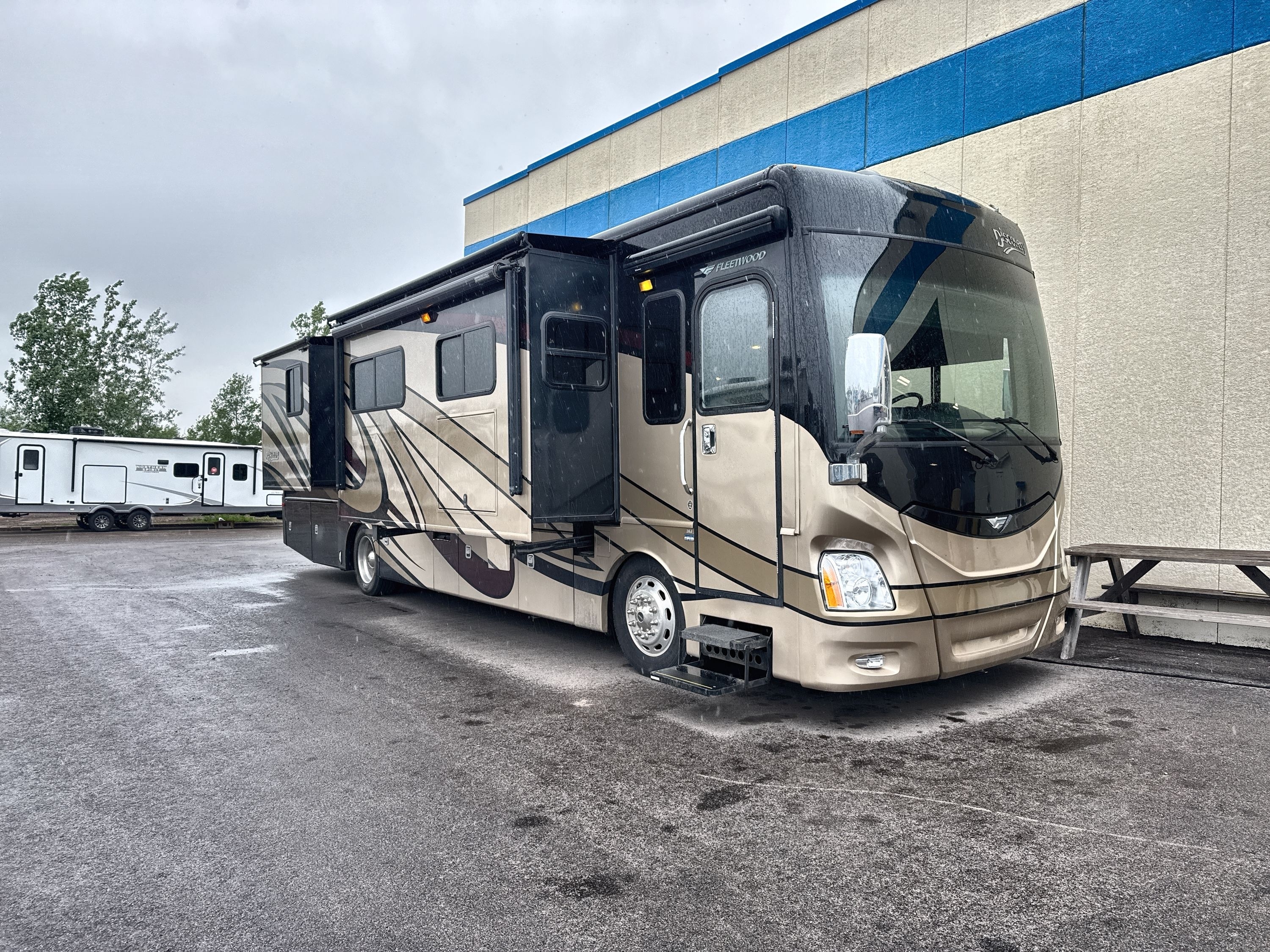 2014 Fleetwood DISCOVERY 36J in forest lake MN