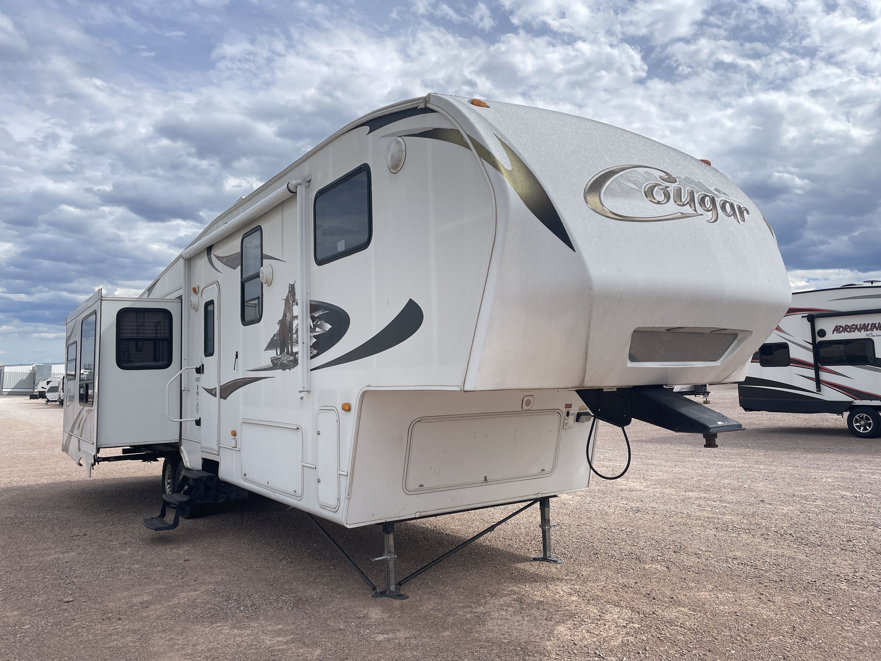 2011 Keystone COUGAR 327RES in summerset SD