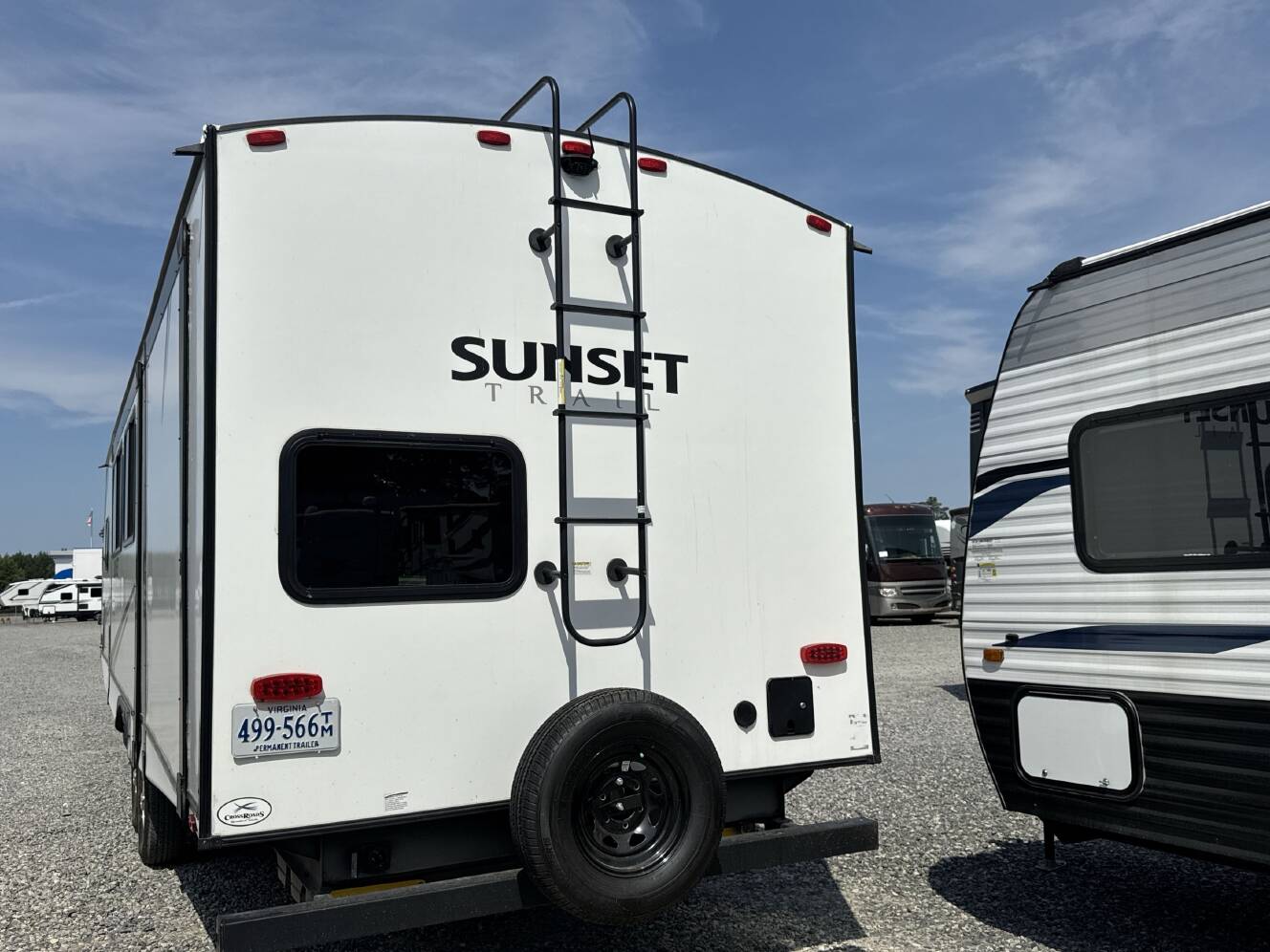 A photo of this 2022 Crossroads SUNSET TRAIL 331BH
