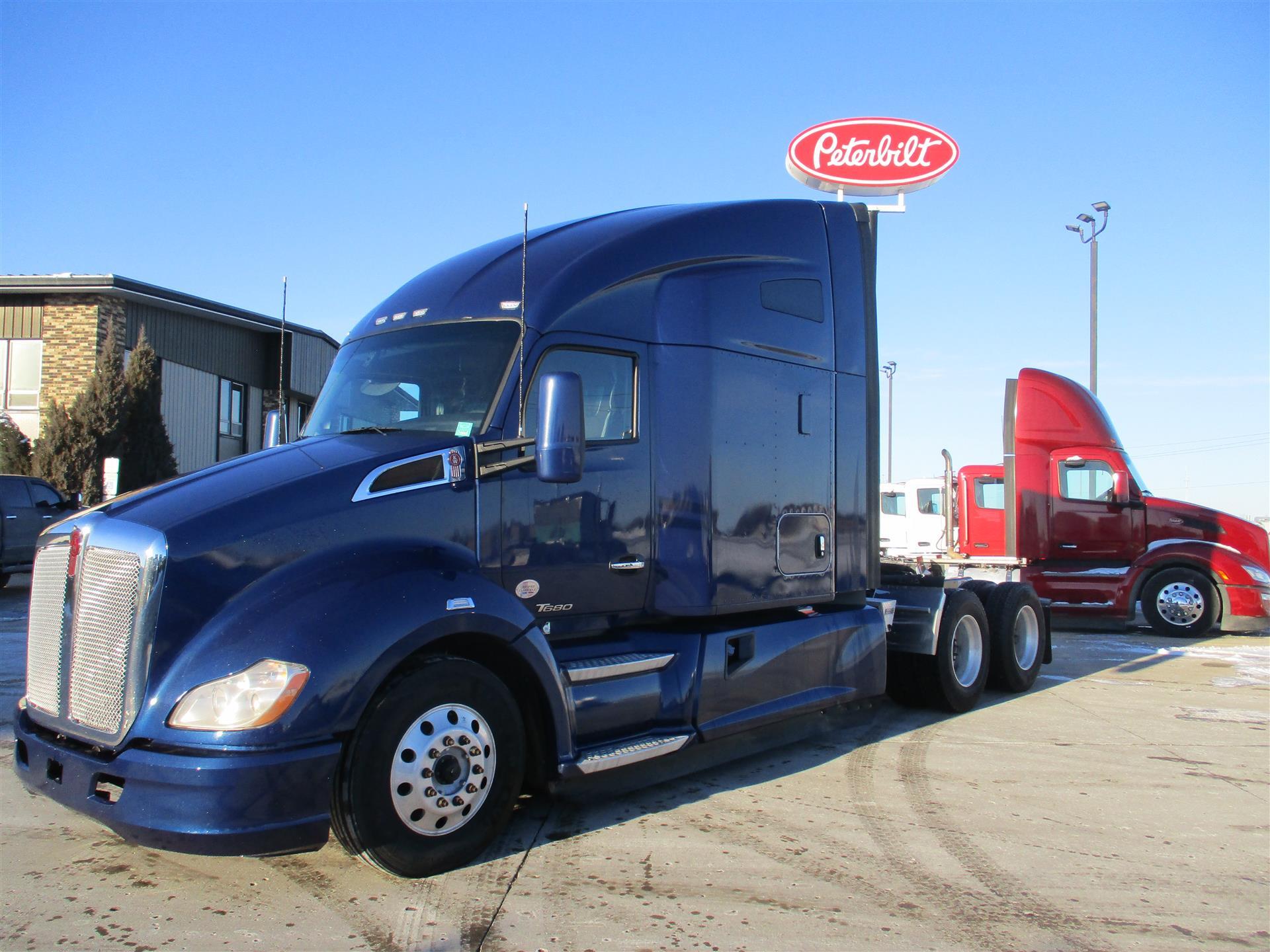 2022 KENWORTH T680 in Fargo, ND