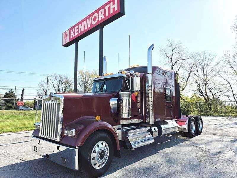 2021 KENWORTH W900L in Coopersburg, PA