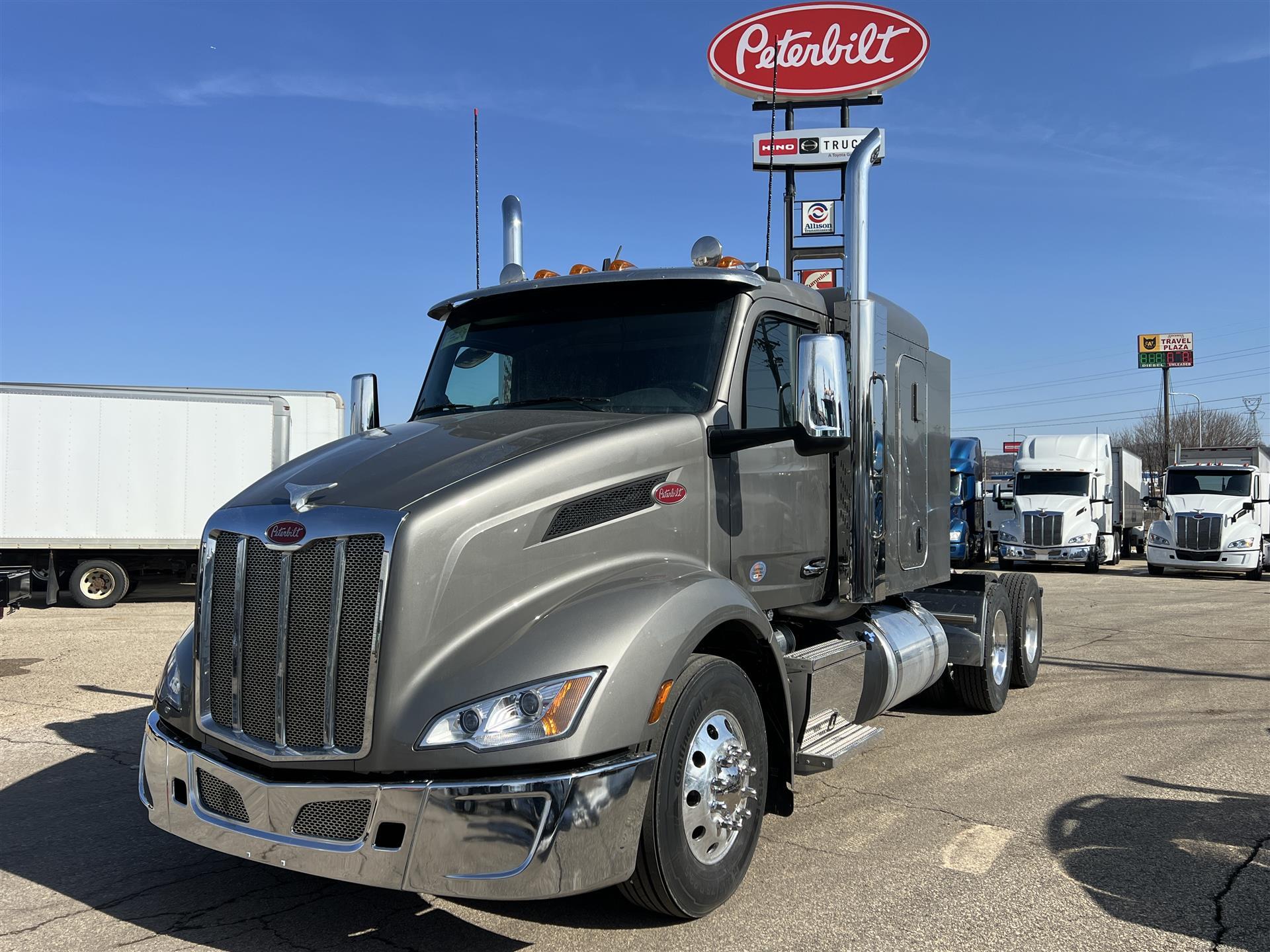 2027 PETERBILT 579 in South Saint Paul, MN