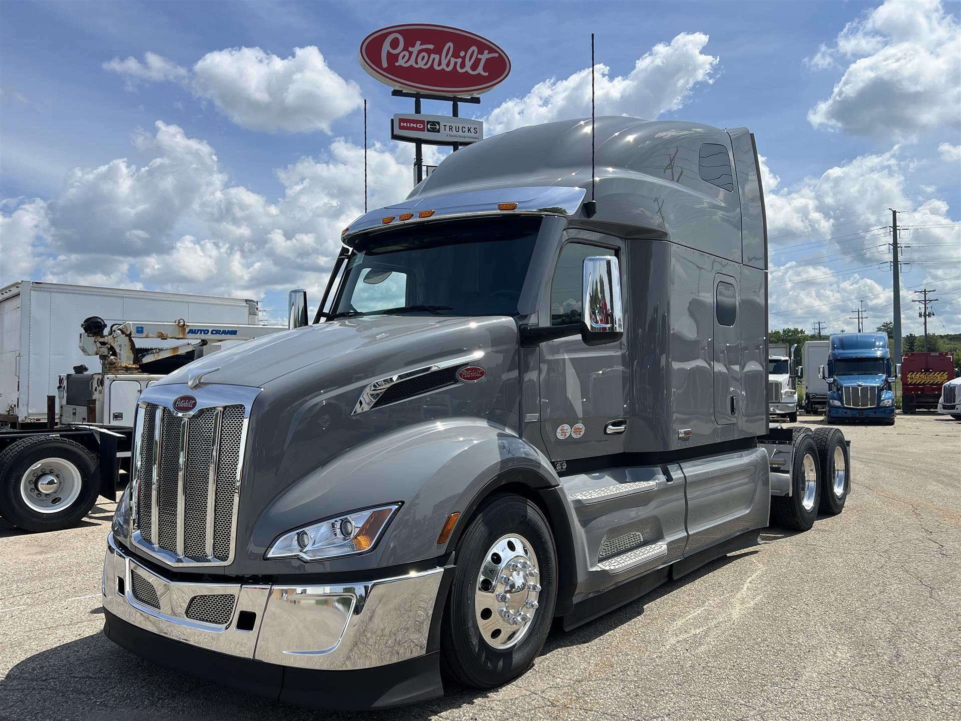 2027 PETERBILT 579 in South Saint Paul, MN