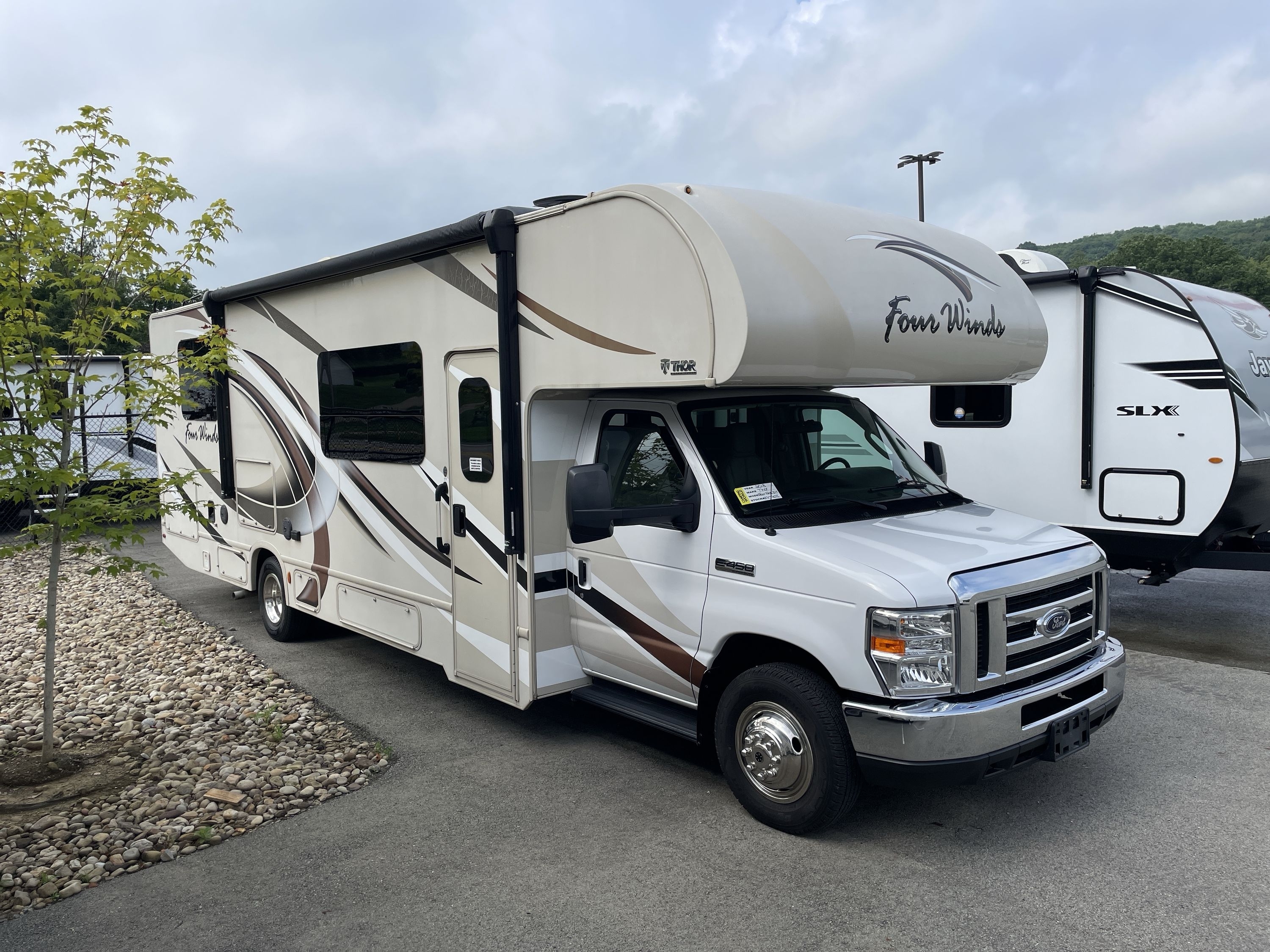 2018 Thor FOUR WINDS 31Y RV