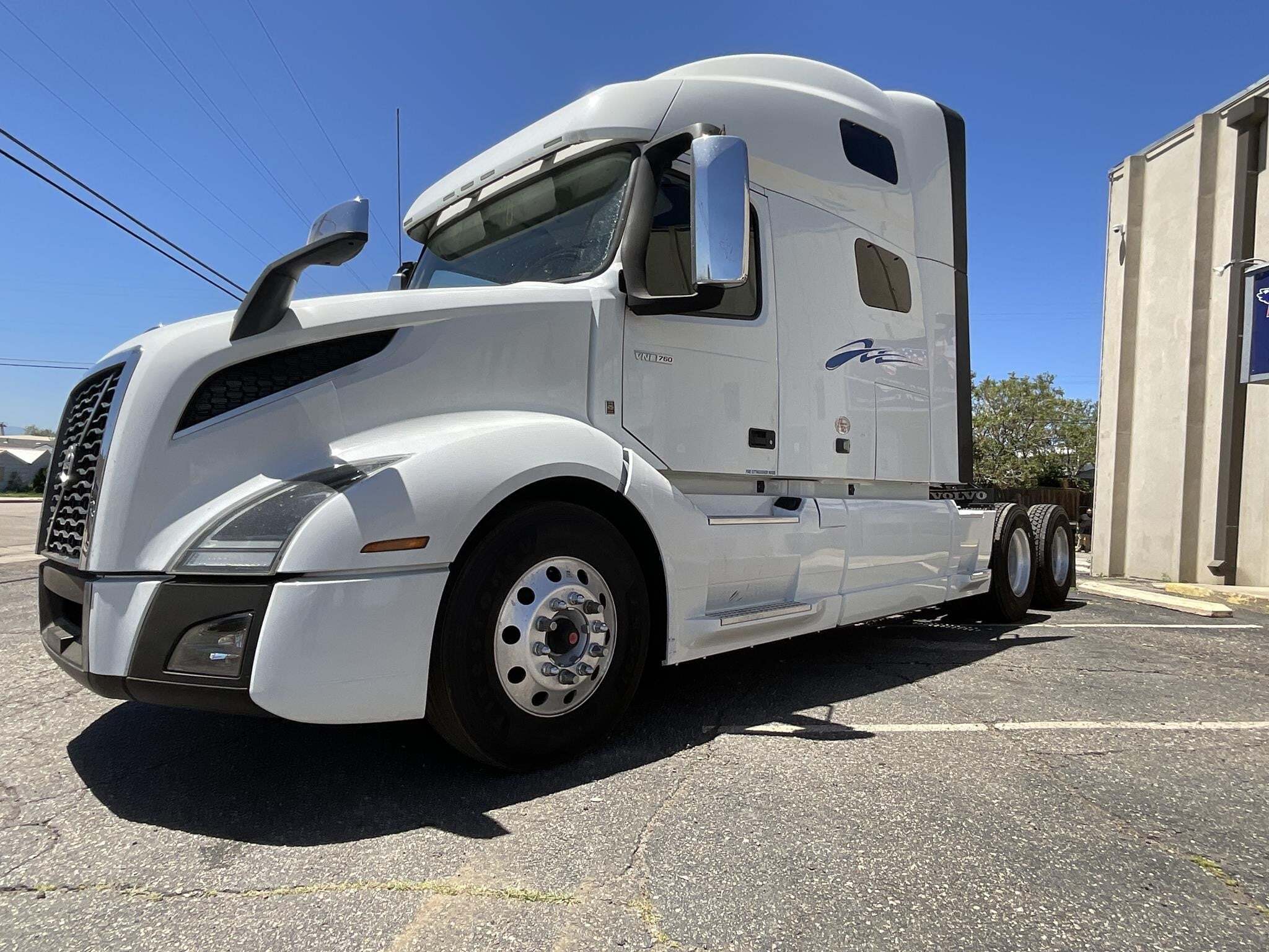 2022 VOLVO VNL64T760 in Commerce City, CO