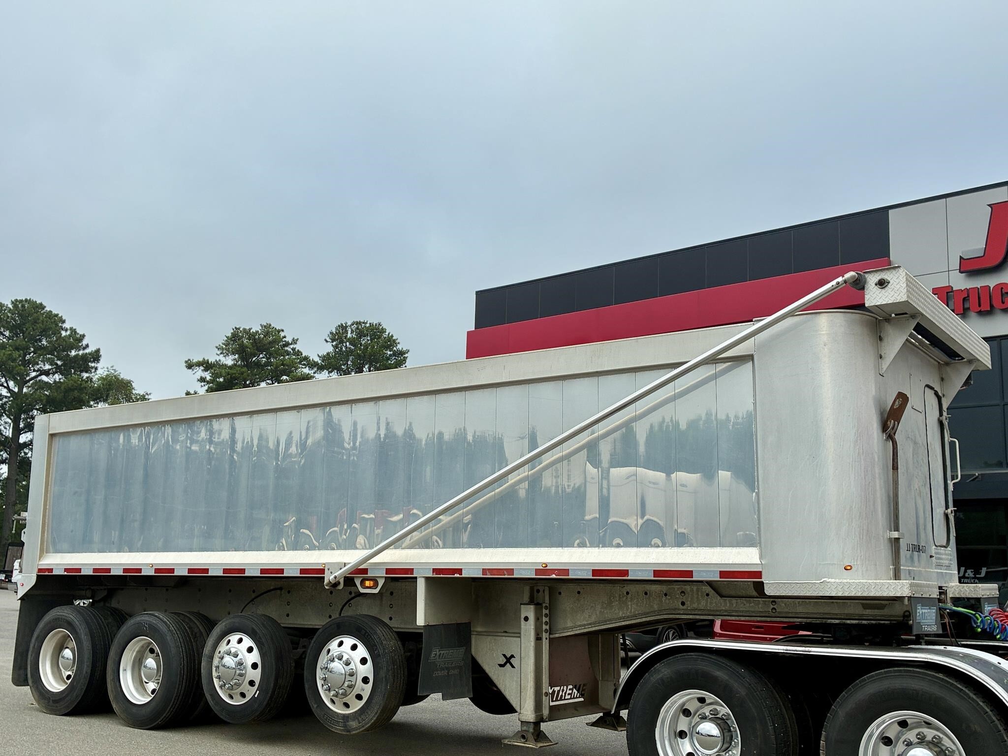 2021 EXTREME TRAILERS 28 FT in Chatham, VA