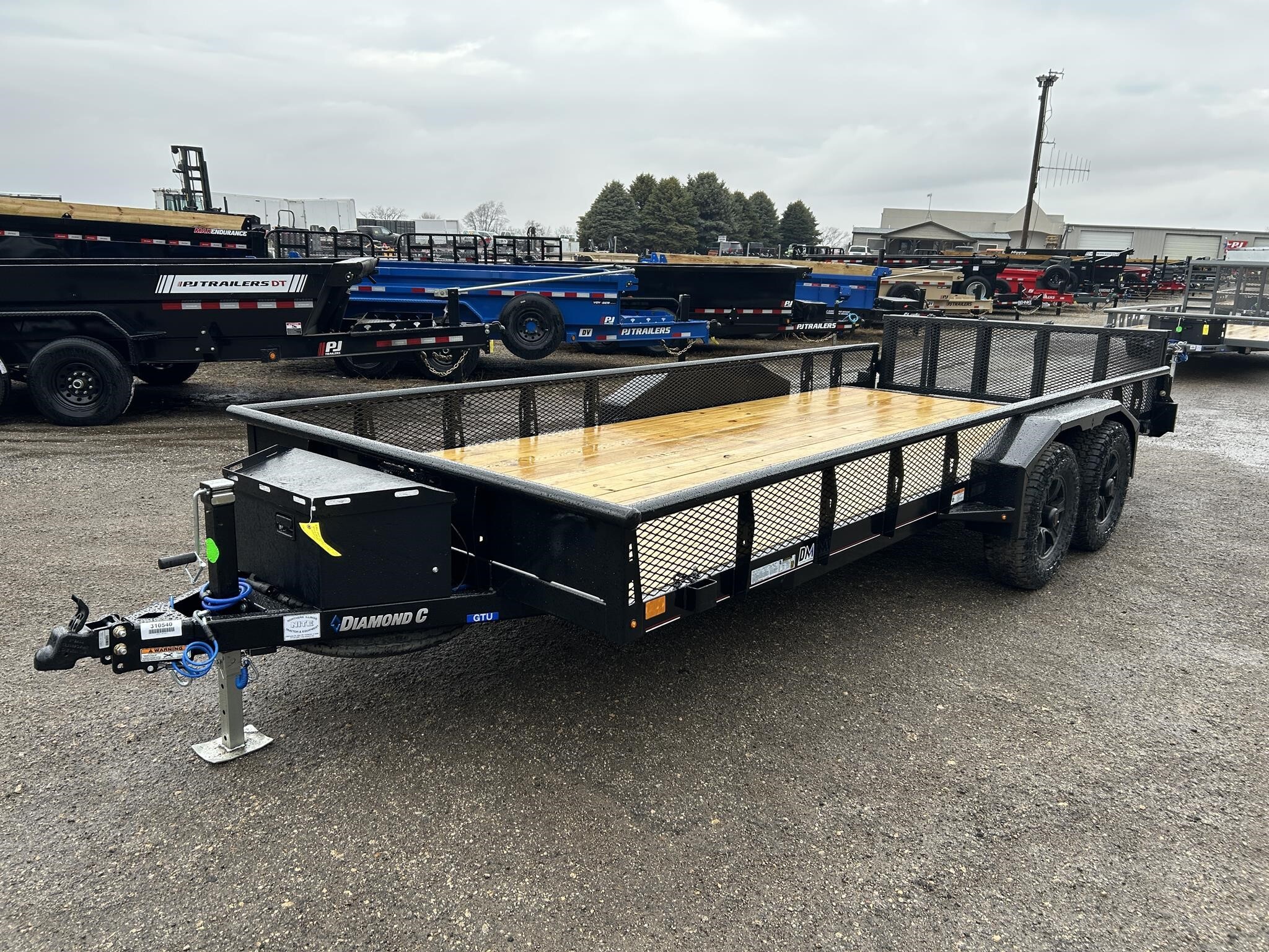 2026 DIAMOND C GTU 83"X18' 7K TA VENTURE SERIES UTILITY FLATBED T in Pecatonica, IL