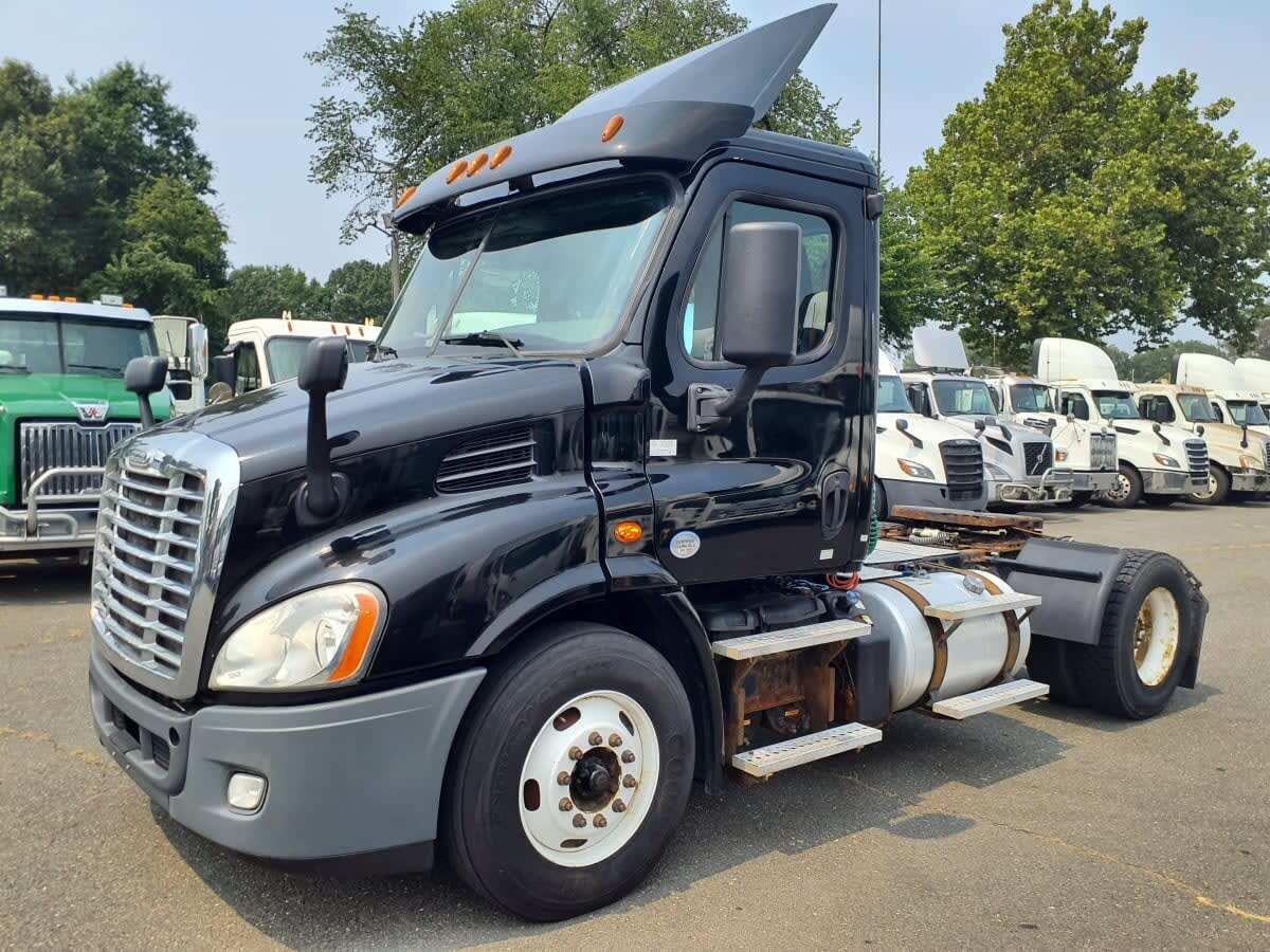 2018 FREIGHTLINER CASCADIA 113 in Springfield, MA