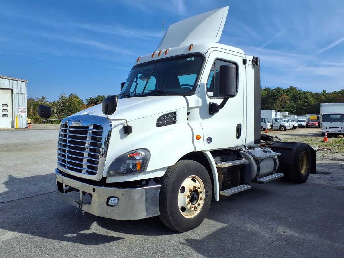2018 FREIGHTLINER CASCADIA 113 in Salisbury, MA