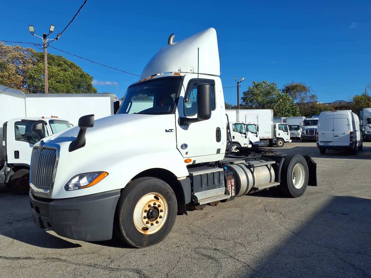 2021 INTERNATIONAL LT625 DAYCAB S/A in Warwick, RI