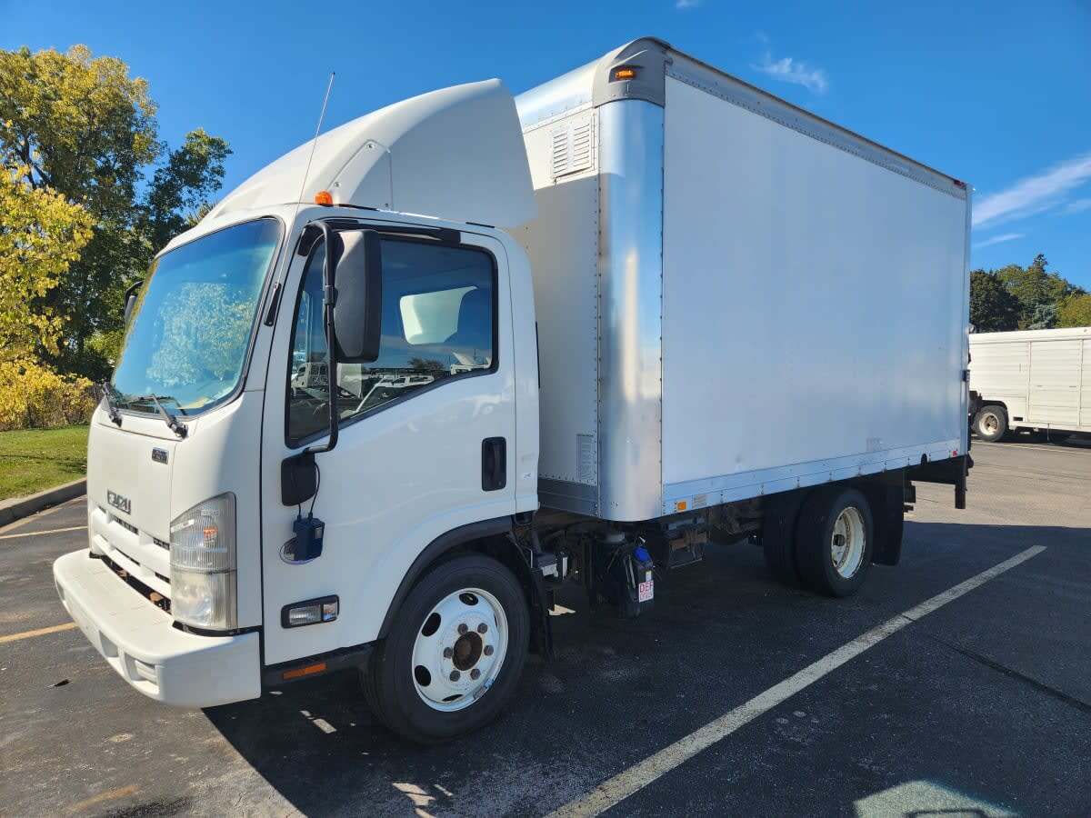 2014 ISUZU NQR in Hilliard, OH