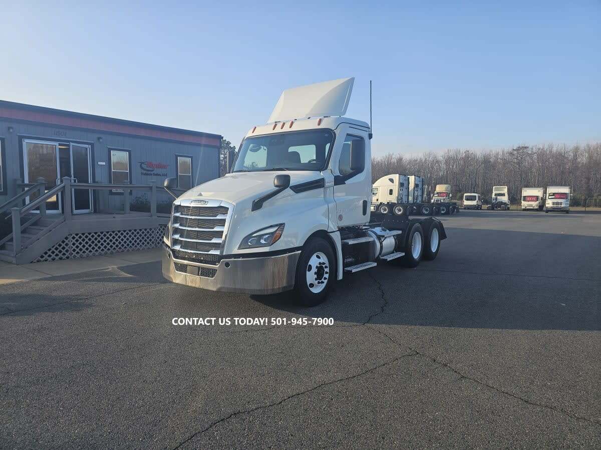 2021 FREIGHTLINER CASCADIA 126 in North Little Rock, AR