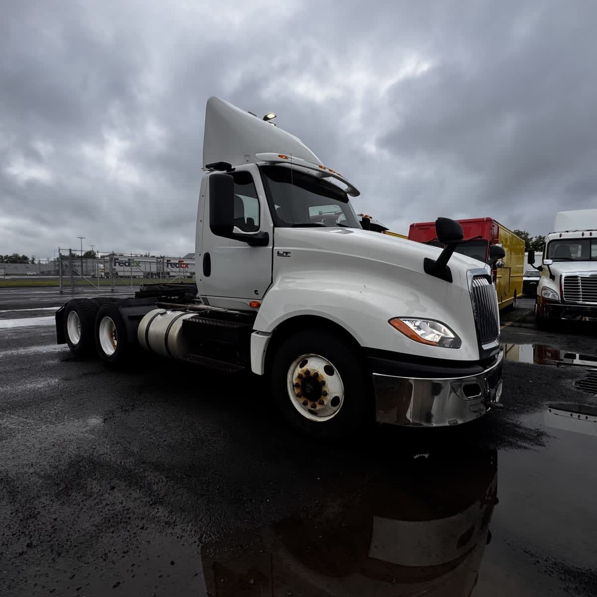 2019 INTERNATIONAL LT625 DAYCAB T/A in Hampton, VA